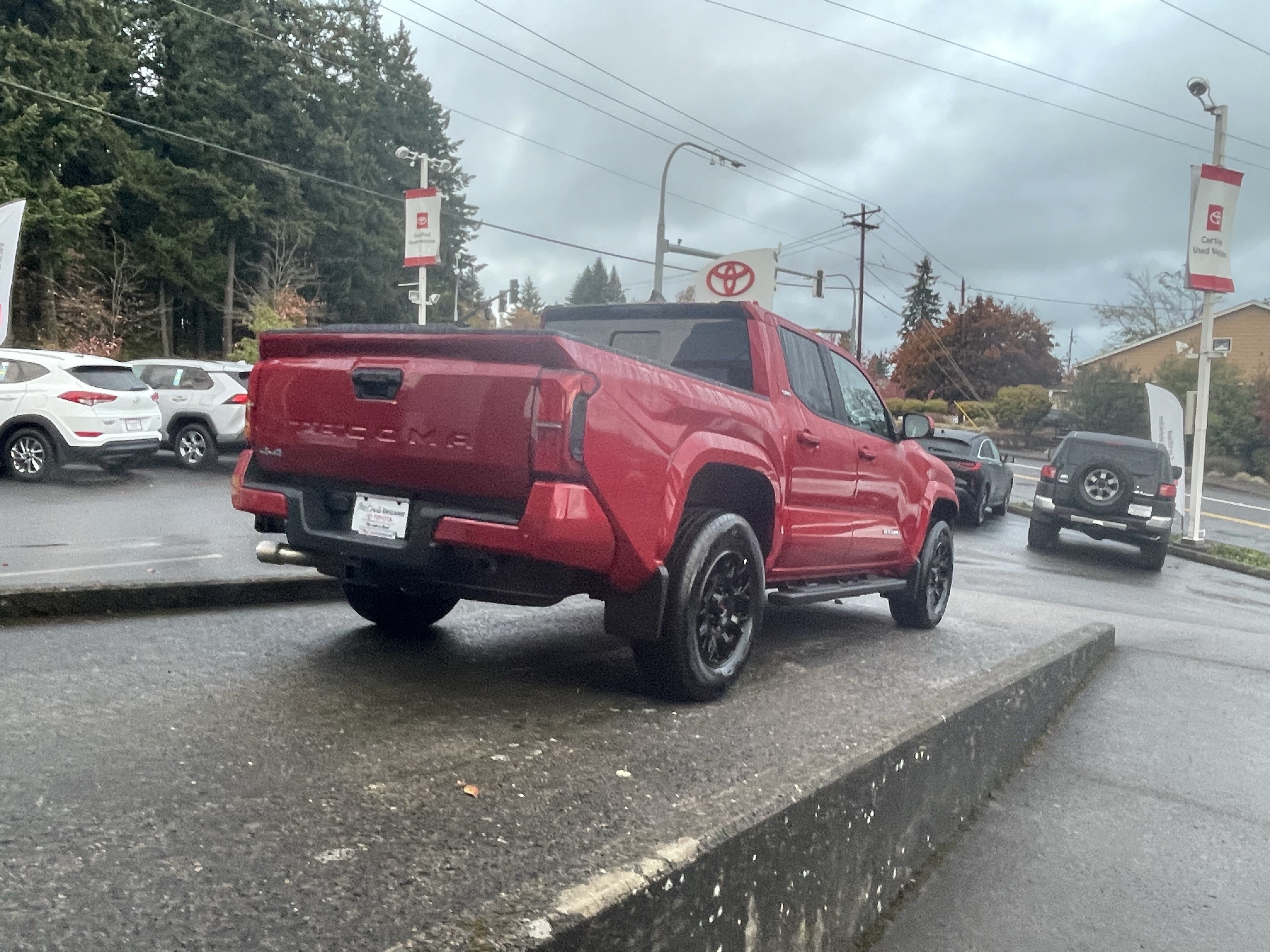 Used 2025 Toyota Tacoma SR5 AWD/4WD image 8