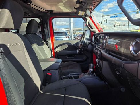 Used 2020 Jeep Wrangler Unlimited Sahara image 10