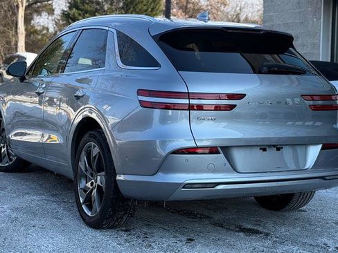 Used 2023 Genesis Electrified GV70 Advanced image 3