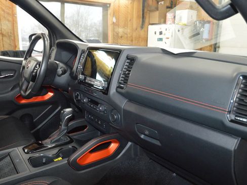 Used 2024 Nissan Frontier PRO-4X w/ Pro Convenience Package image 12