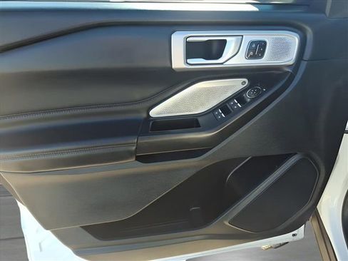 Used 2020 Ford Explorer Platinum w/ Premium Technology Package image 22