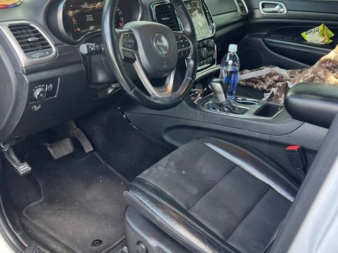 Used 2022 Jeep Grand Cherokee Laredo X RWD image 2