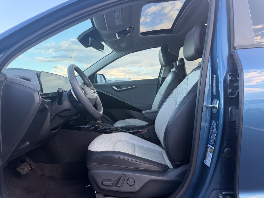 Used 2025 Kia Niro FWD image 5
