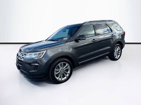Certified 2018 Ford Explorer XLT w/ Equipment Group 202A image 3