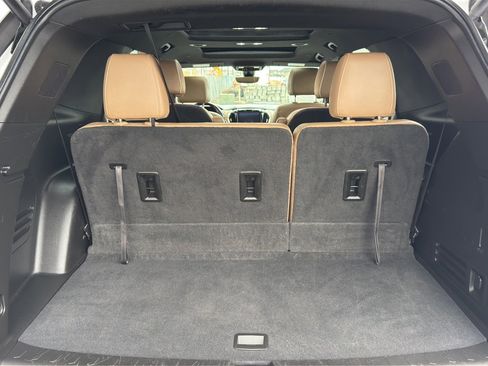 Used 2023 Chevrolet Traverse Premier image 24