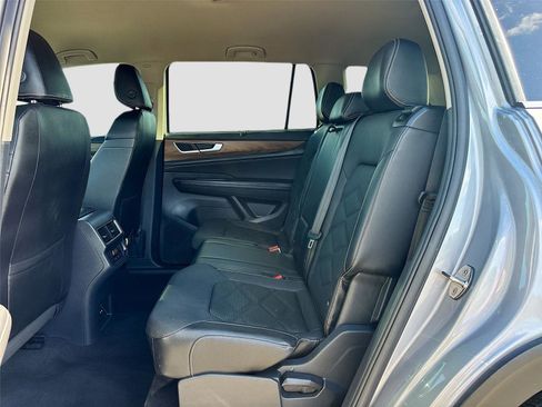 Used 2025 Volkswagen Atlas SE image 22