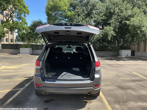 Used 2018 Jeep Grand Cherokee Overland RWD image 9