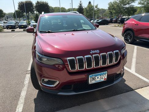 Used 2019 Jeep Cherokee Limited w/ Trailer Tow Group AWD/4WD image 2