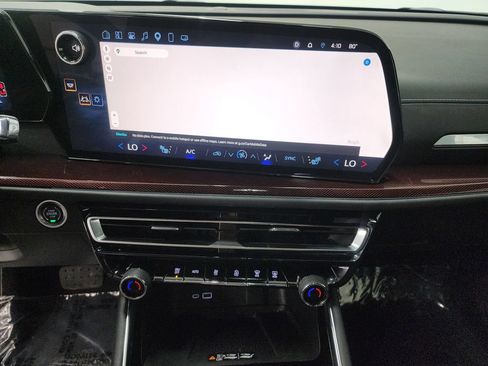 Used 2025 Chevrolet Traverse Z71 AWD/4WD image 18