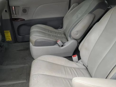 Used 2013 Toyota Sienna Limited image 6