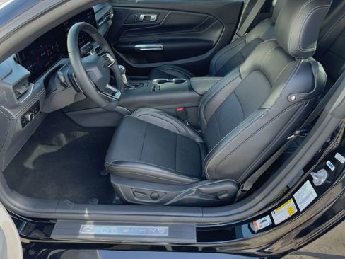 Used 2025 Ford Mustang GT Premium image 4