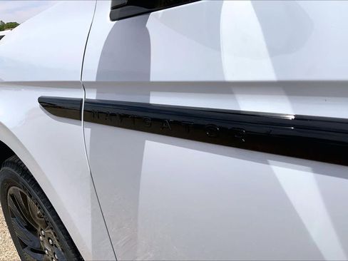 New 2026 Lincoln Navigator L Reserve AWD/4WD image 15