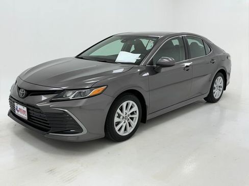 Used 2024 Toyota Camry LE FWD image 5