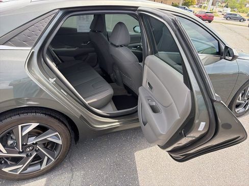 Used 2024 Hyundai Elantra SEL w/ Convenience Package image 18