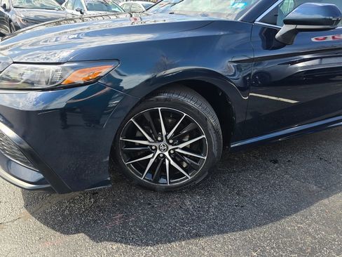 Used 2021 Toyota Camry SE image 2