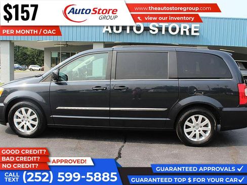 Used 2013 Chrysler Town & Country Touring FWD image 1