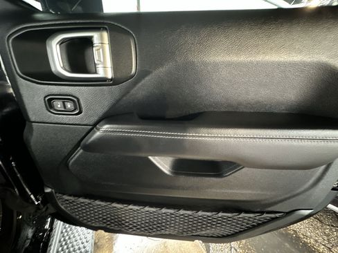 Used 2019 Jeep Wrangler Unlimited Sahara w/ Uconnect 4C Nav & Sound Group image 29