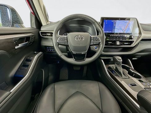 Certified 2021 Toyota Highlander Limited image 24
