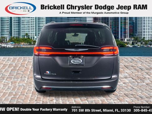Used 2022 Chrysler Pacifica Touring-L FWD image 6