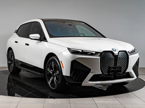 Certified 2025 BMW iX xDrive50 w/ Premium Package AWD/4WD image 12