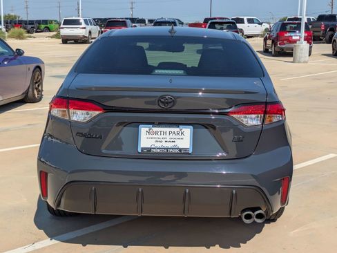 Used 2023 Toyota Corolla SE image 4