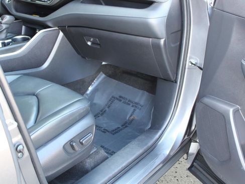 Used 2023 Toyota Highlander XLE FWD image 38