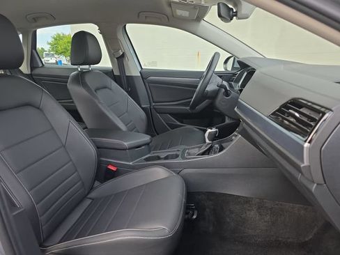 Used 2024 Volkswagen Jetta SE FWD image 11