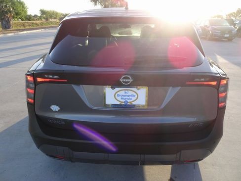 Used 2025 Nissan Kicks SV image 5