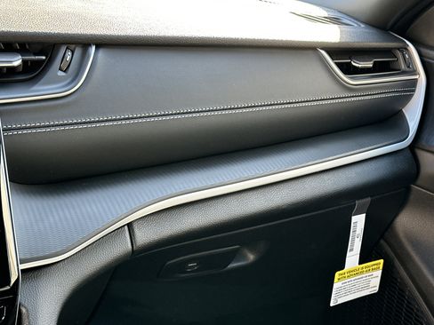 New 2025 Jeep Grand Cherokee L Altitude image 8