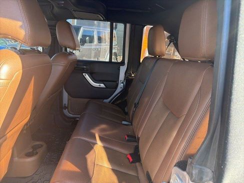 Used 2018 Jeep Wrangler Unlimited Sahara w/ Connectivity Group image 9