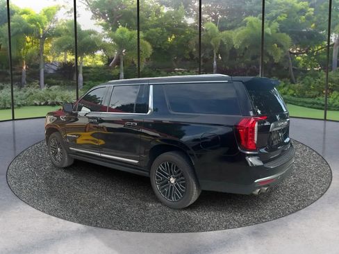 Used 2021 GMC Yukon XL Denali w/ Denali Premium Package AWD/4WD image 7