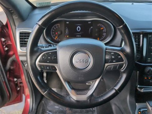 Used 2022 Jeep Grand Cherokee Laredo X image 11