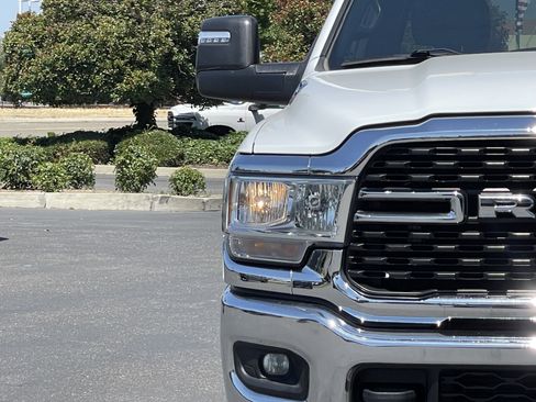 Used 2024 RAM 2500 Big Horn AWD/4WD image 3