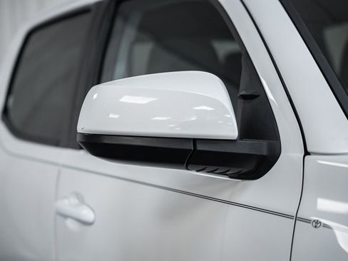 Used 2020 Toyota Tacoma SR5 image 15