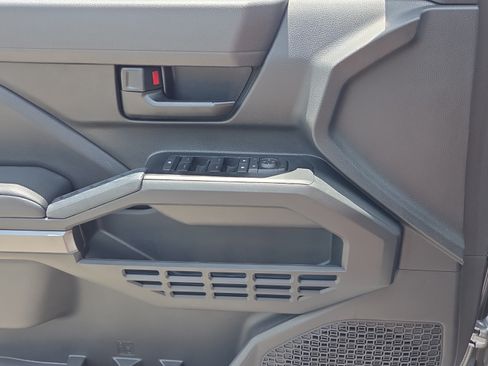 Certified 2026 Toyota Tacoma SR5 AWD/4WD image 21