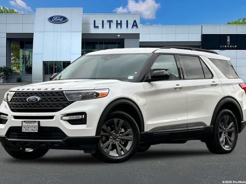Used 2023 Ford Explorer XLT w/ Equipment Group 202A AWD/4WD image 1