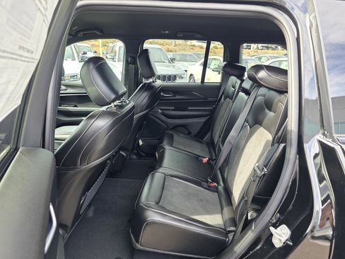 New 2025 Jeep Grand Cherokee Altitude image 18