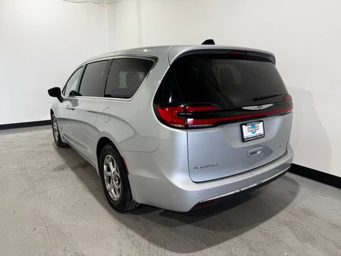 Used 2024 Chrysler Pacifica Limited FWD image 39