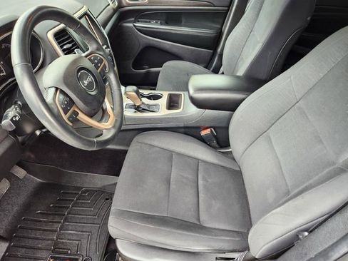 Used 2017 Jeep Grand Cherokee Laredo w/ Quick Order Package 23E AWD/4WD image 11