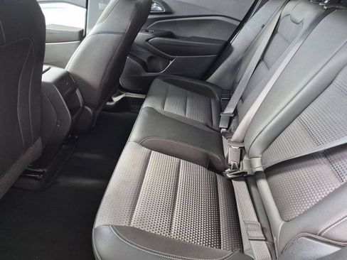 Used 2025 Chevrolet Trax LT w/ LT Convenience Package FWD image 27