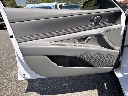 Used 2025 Hyundai Elantra Sport FWD image 8