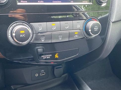 Used 2020 Nissan Rogue S FWD image 26
