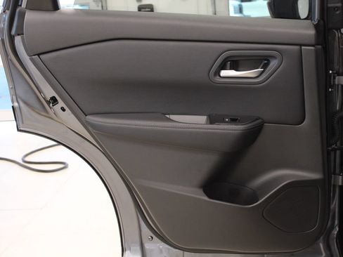 Used 2025 Nissan Rogue SV FWD image 26