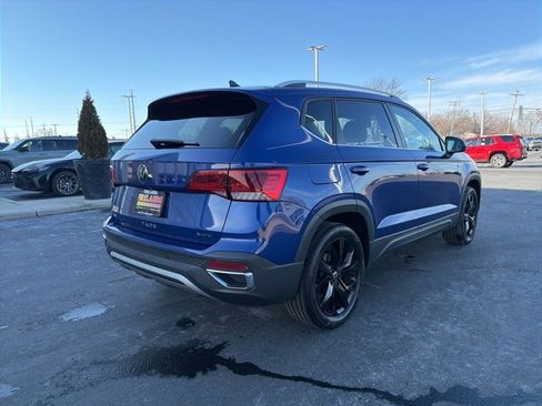 Used 2022 Volkswagen Taos SE w/ Panoramic Sunroof Package image 7