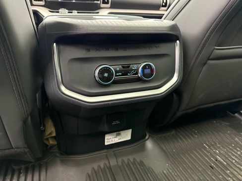 New 2026 Ford Expedition Active image 45