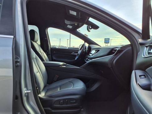 Used 2024 Buick Enclave Essence image 25