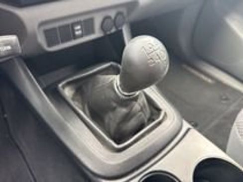 Used 2015 Toyota Tacoma 2WD Access Cab w/ Convenience Package image 10