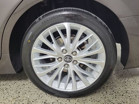 Used 2019 Toyota Camry XLE FWD image 8