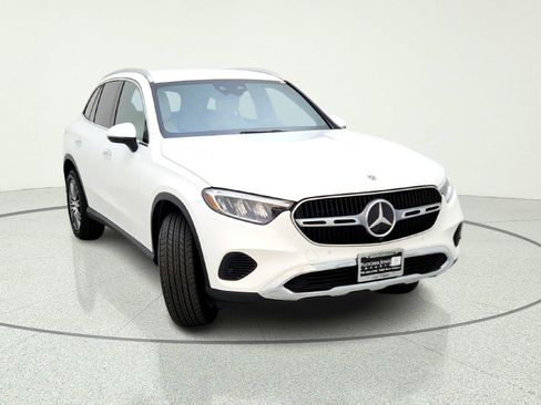 Certified 2025 Mercedes-Benz GLC 300 4MATIC image 4
