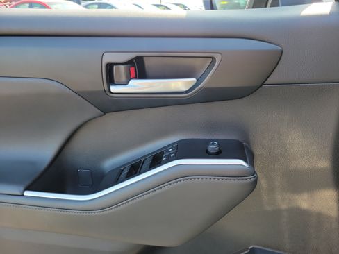 Used 2026 Toyota Highlander XLE AWD/4WD image 17